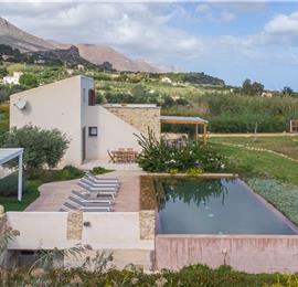 4 bedroom villa with infinity pool, Alcamo, sleeps 6-8